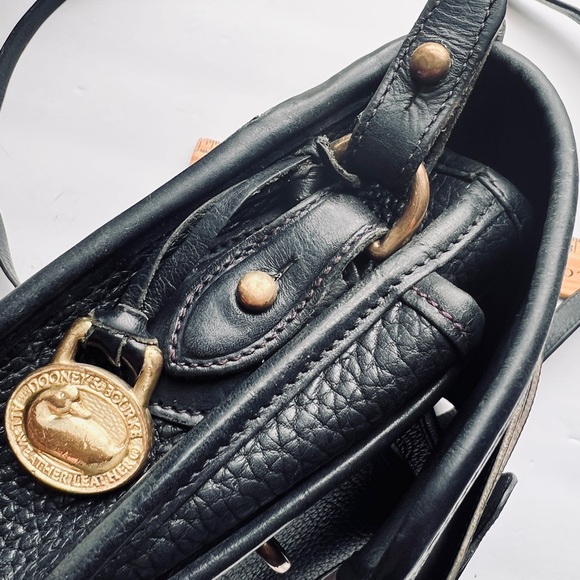 D&B Dooney & Bourke Vintage Black Leather Equestrian Crossbody Bag - Picture 8 of 15